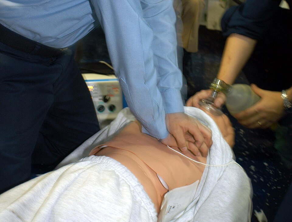 What Is the Recommended Chest Compression Depth in Adult CPR? Current AHA Guidelines (BLS/ACLS)